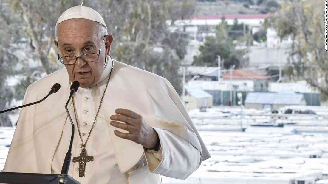 Pope Francis hails migrants in Lesbos