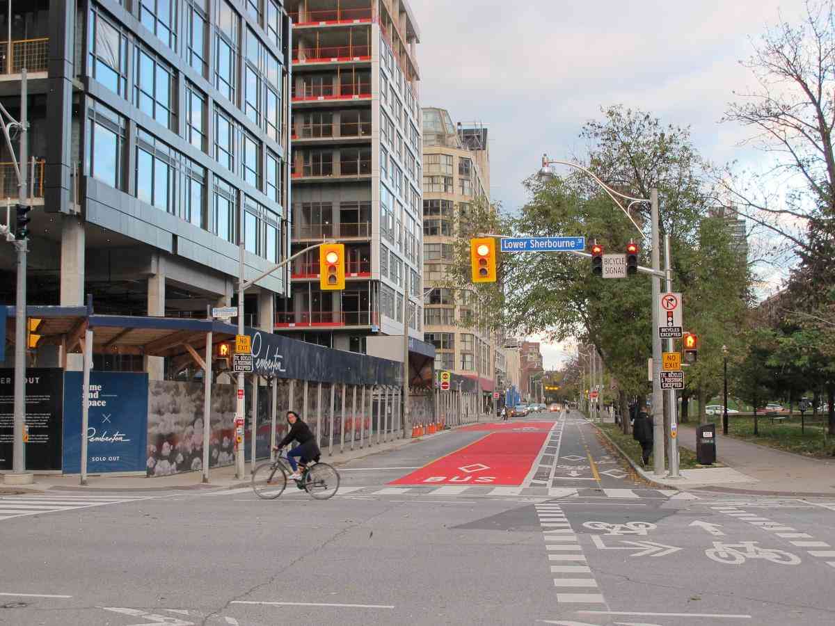 Confused by the new bus lane and the lack of signage on The Esplanade? You’re not alone